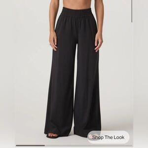 Vuori Villa Black Wideleg Pant SHORT XS